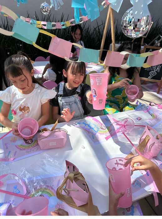 Niños disfrutando taller